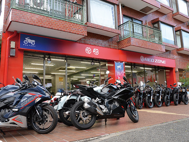 RED ZONE吉祥寺店。この3月にオープンしたばかりの新店だ