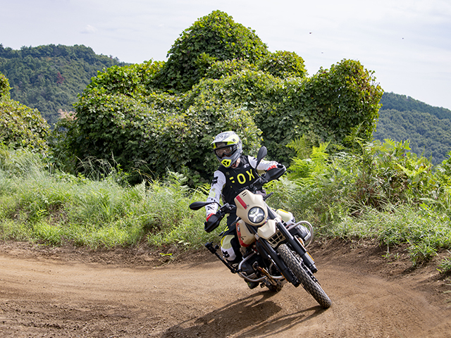 R12G/S GSスポーツはサスペンションなど足回りがしっかりしている