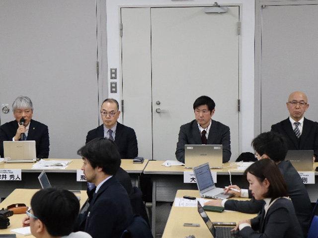 （写真左から）二輪車企画部会部会長 宇津井秀人氏、二輪車企画部会副部会長 飛田淳司氏、二輪車利用環境分科会分科会長 大野 匠氏、二輪車安全教育分科会分科会長 飯田 剛氏