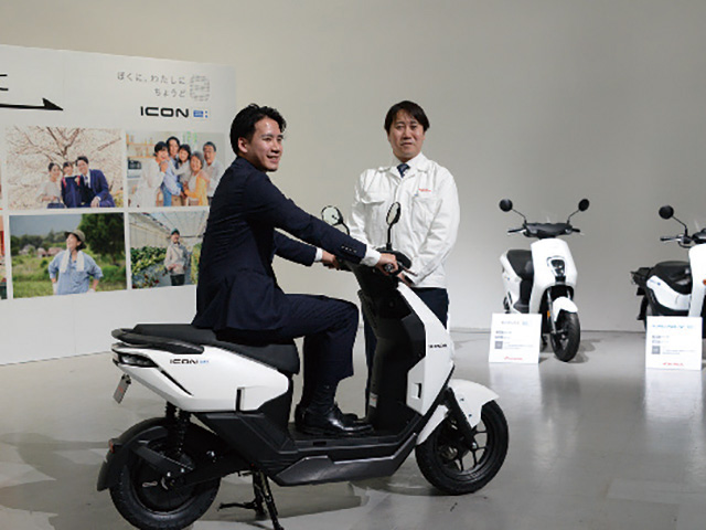 左から鶴田隆時氏（ICON e:営業領域責任者）、三ツ川誠氏（開発責任者）