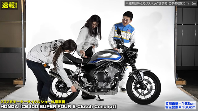 シート高実測は、サイドスタンドを立てた状態で約770mm！